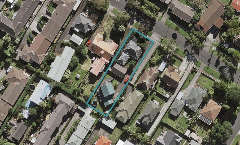 10A Tawhiri Road, One Tree Hill, Auckland - Carousel 1