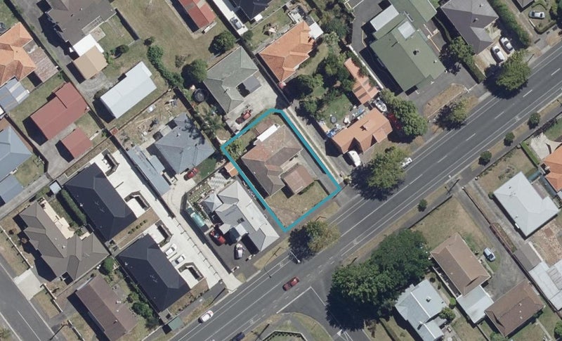84 Maeroa Road, Maeroa, Hamilton - Carousel 1