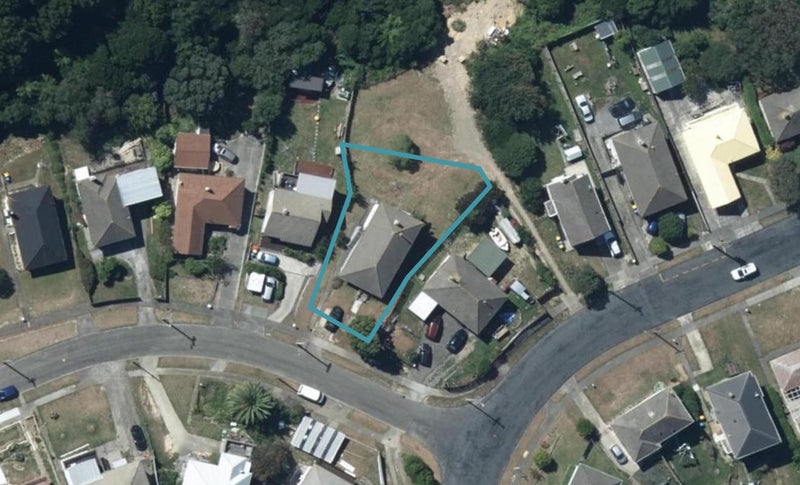 4 Ngahue Crescent, Elsdon, Porirua - Carousel 1