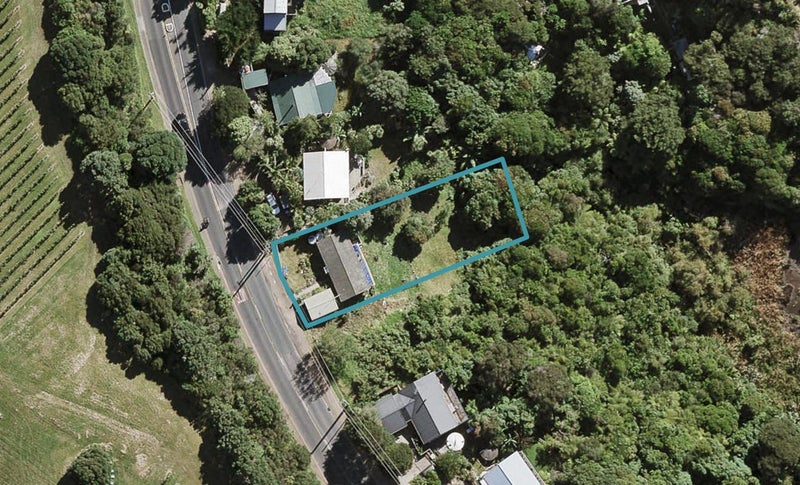 13 Causeway Road, Surfdale, Waiheke Island - Carousel 1
