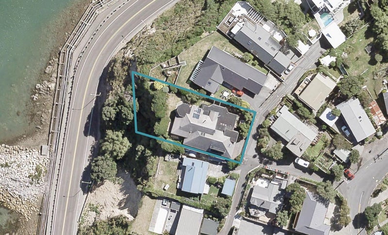 9 Church Lane, Point Howard, Lower Hutt - Carousel 1