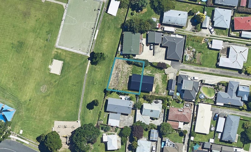 8B Queen Road, Bellevue, Tauranga - Carousel 1