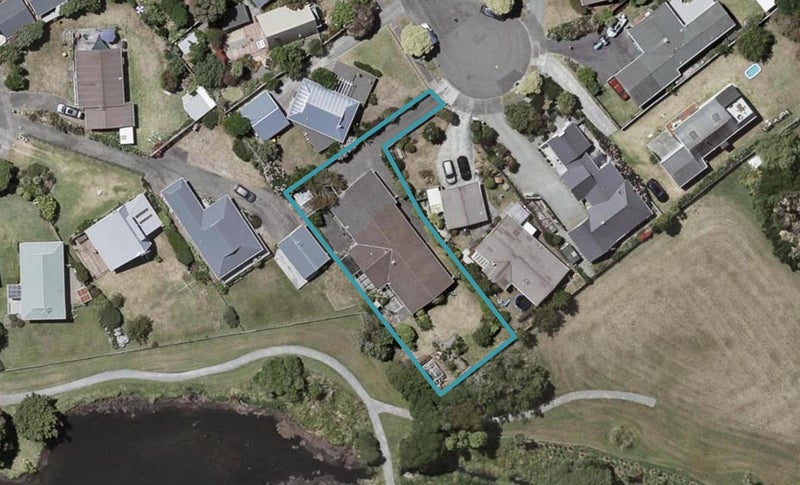14 Hastings Street, Waikanae Beach, Waikanae - Carousel 1