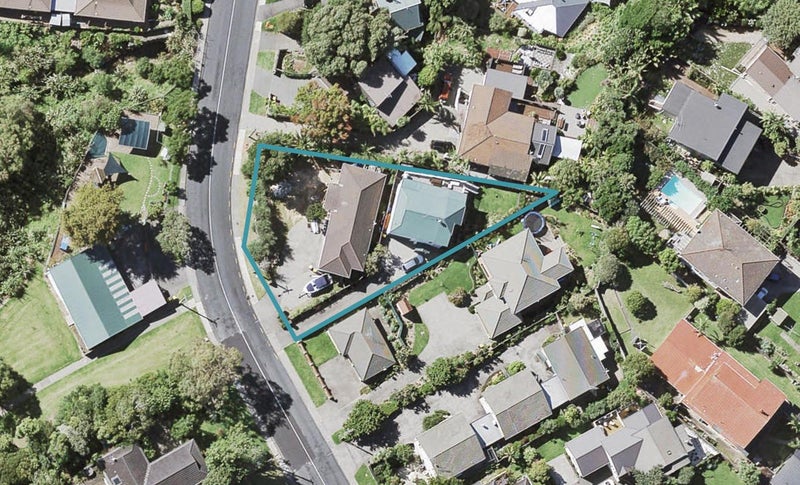 2/16 Pah Road, Cockle Bay, Auckland - Carousel 1