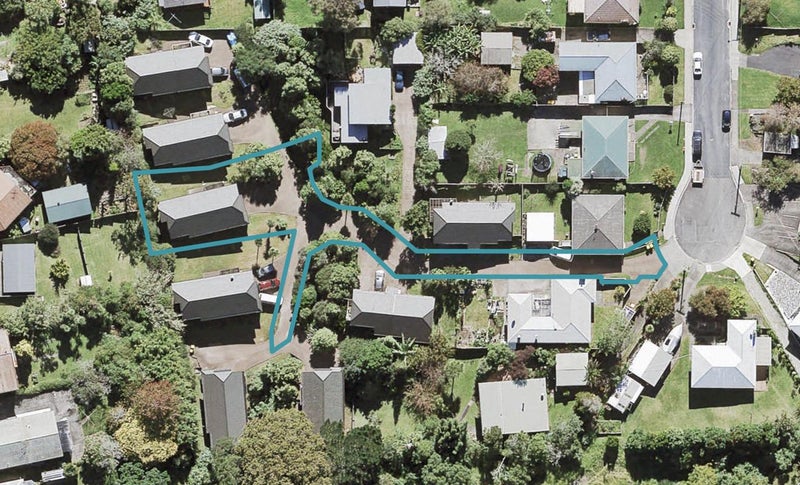 21 Springside Place, New Lynn, Auckland - Carousel 1