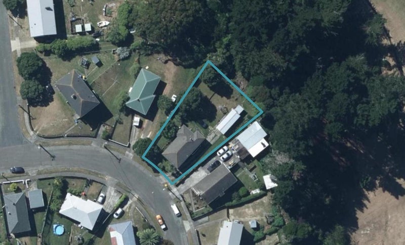 7 Worcester Place, Cannons Creek, Porirua - Carousel 1