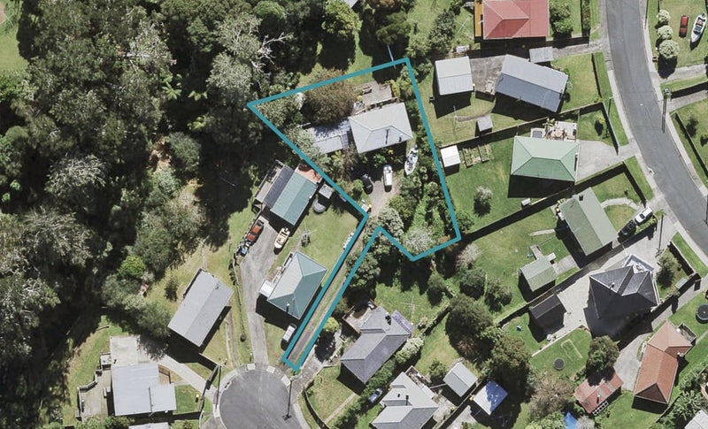 11 Beazley Place, Glendene, Auckland - Carousel 1