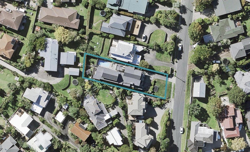2 Beacon Avenue, Campbells Bay, Auckland - Carousel 1