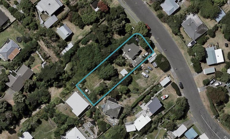 22 Heperi Street, Waikanae Beach, Waikanae - Carousel 1