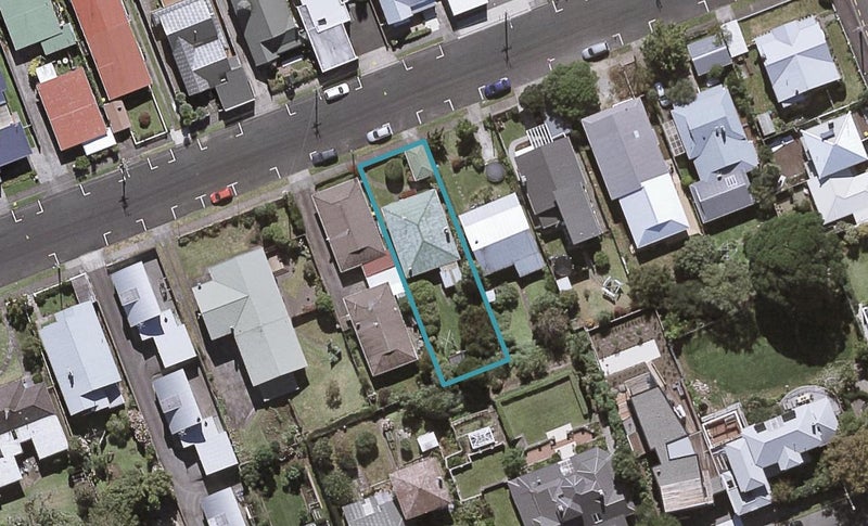 40 Gilbert Street, New Plymouth, New Plymouth - Carousel 1