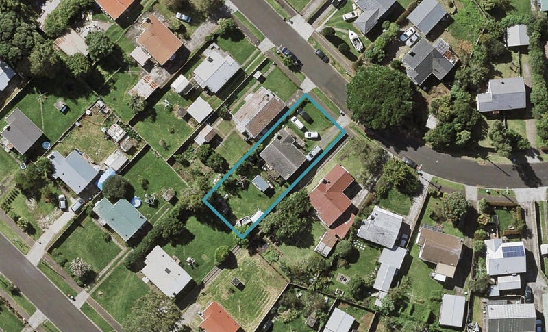 19 Taratoa Street, Point England, Auckland - Carousel 1
