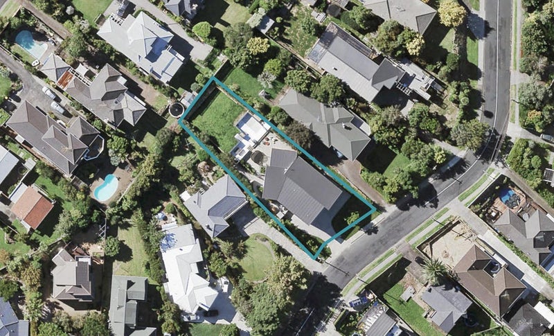 22 Glenfern Road, Mellons Bay, Auckland - Carousel 1