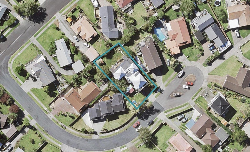 8 Sheralee Place, Bucklands Beach, Auckland - Carousel 1