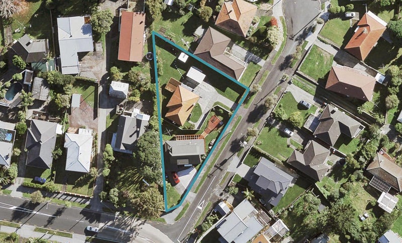 2/2 Brydon Place, New Windsor, Auckland - Carousel 1
