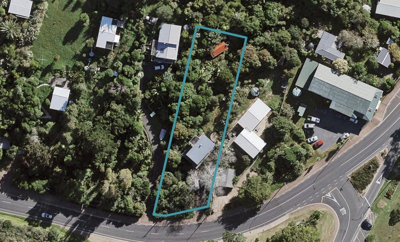 111 Ocean View Road, Oneroa, Waiheke Island - Carousel 1