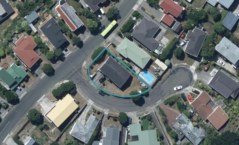 1 Livet Place, Papakowhai, Porirua - Carousel 1