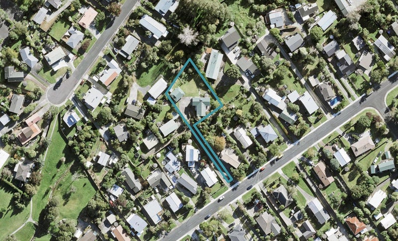 33 Brian Crescent, Stanmore Bay, Whangaparaoa - Carousel 1