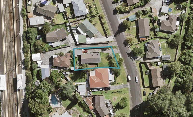 8 Serwayne Place, Sunnyvale, Auckland - Carousel 1