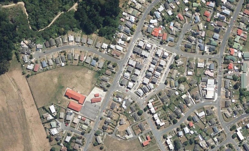 58 Castor Crescent, Cannons Creek, Porirua - Carousel 1