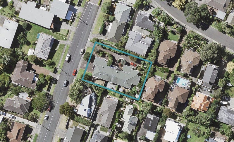 2/3 Seaview Road, Milford, Auckland - Carousel 1