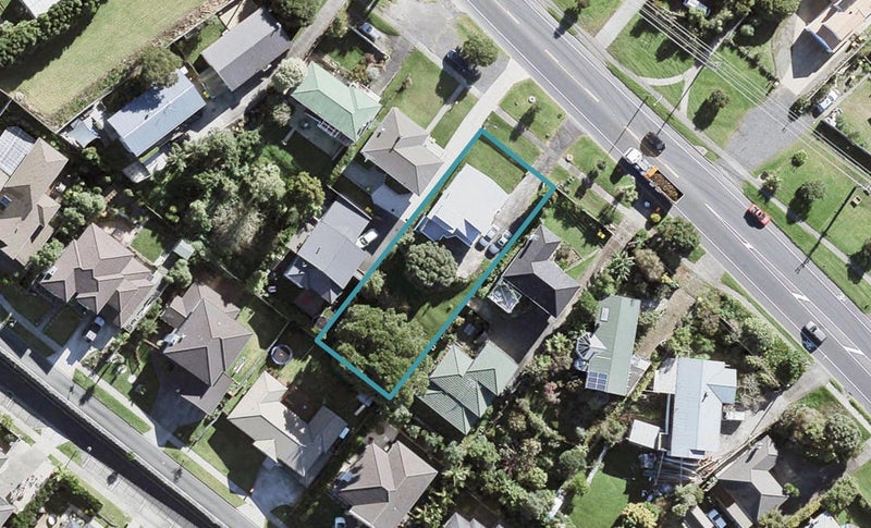976 East Coast Road, Northcross, Auckland - Carousel 1