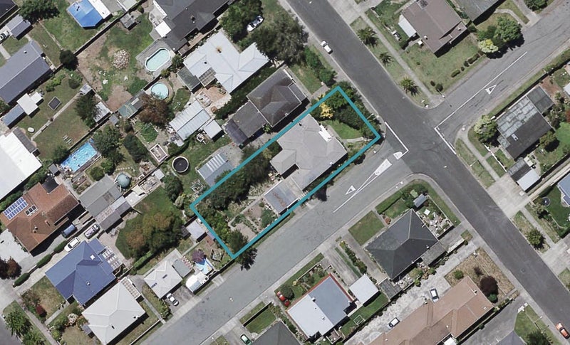 700 Avenue Road West, Saint Leonards, Hastings - Carousel 1