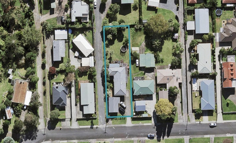 15 Tawa Road, Te Atatu Peninsula, Auckland - Carousel 1