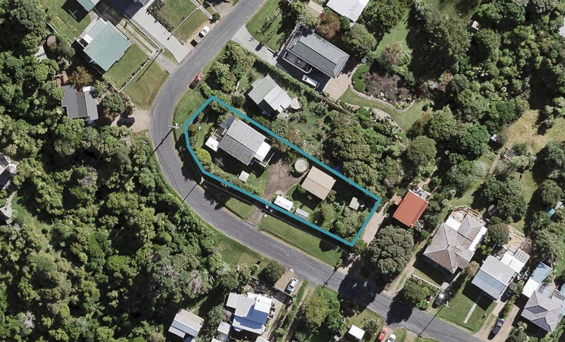 8 Wattle Road, Oneroa, Waiheke Island - Carousel 1