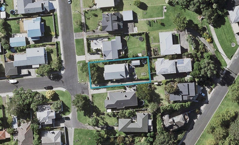 43 Hanlon Crescent, Narrow Neck, Auckland - Carousel 1