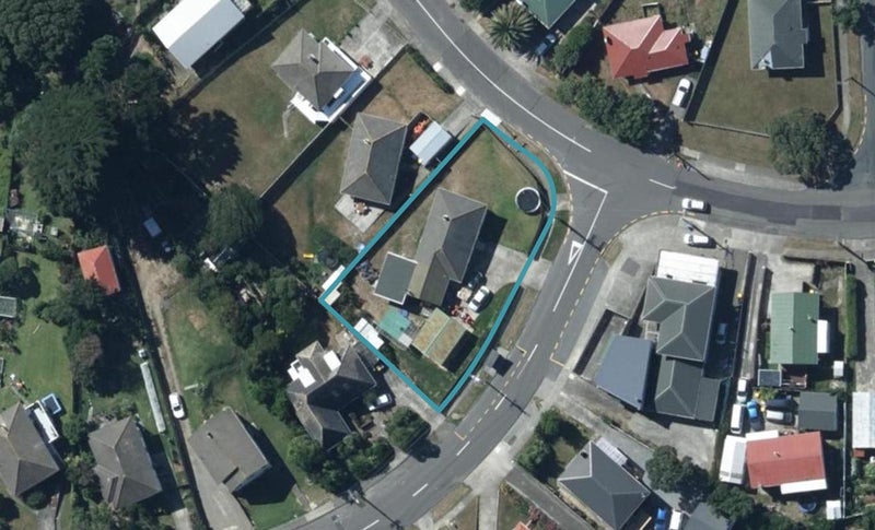 2 Pikarere Street, Titahi Bay, Porirua - Carousel 1