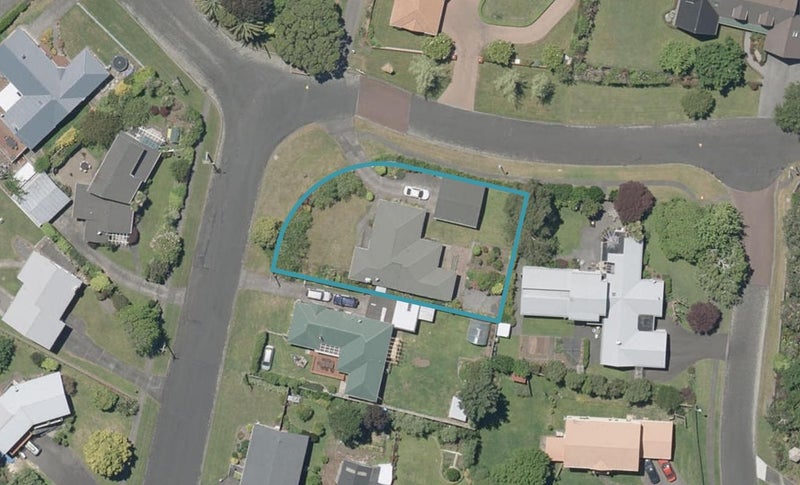 8 Eaton Crescent, Otamatea, Whanganui - Carousel 1