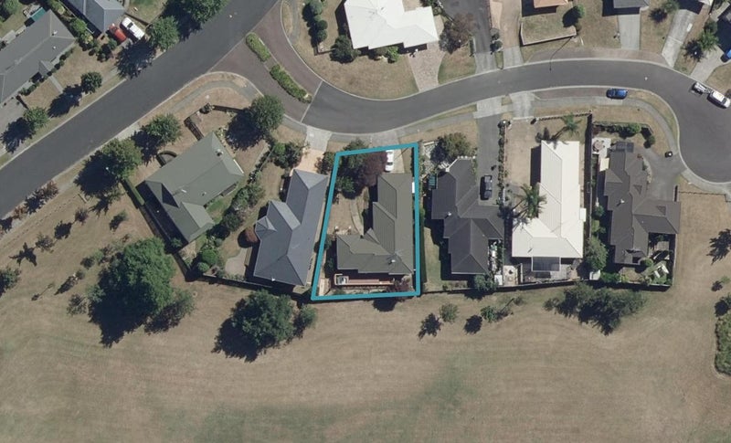 6 Parkview Avenue, Western Heights, Hamilton - Carousel 1