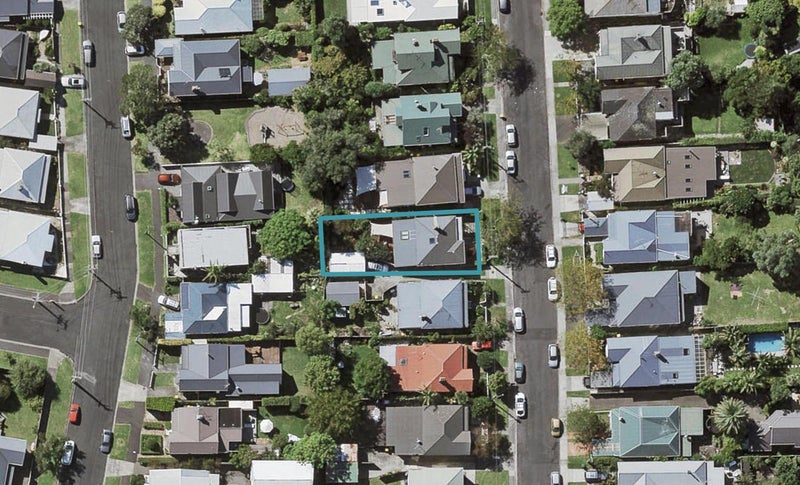 17 Roslyn Terrace, Stanley Point, Auckland - Carousel 1