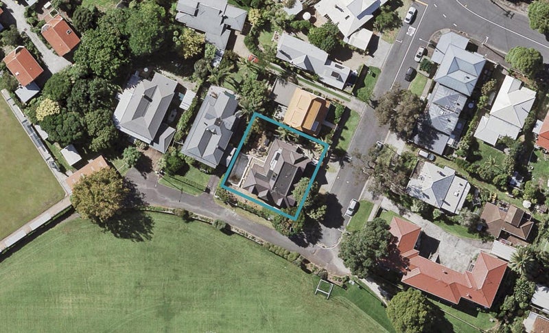 14 Eton Avenue, Devonport, Auckland - Carousel 1