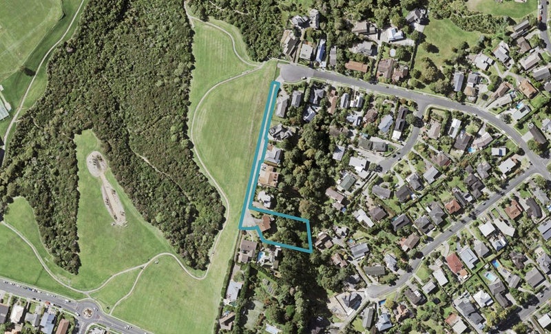 44 Charles Dickens Drive, Mellons Bay, Auckland - Carousel 1