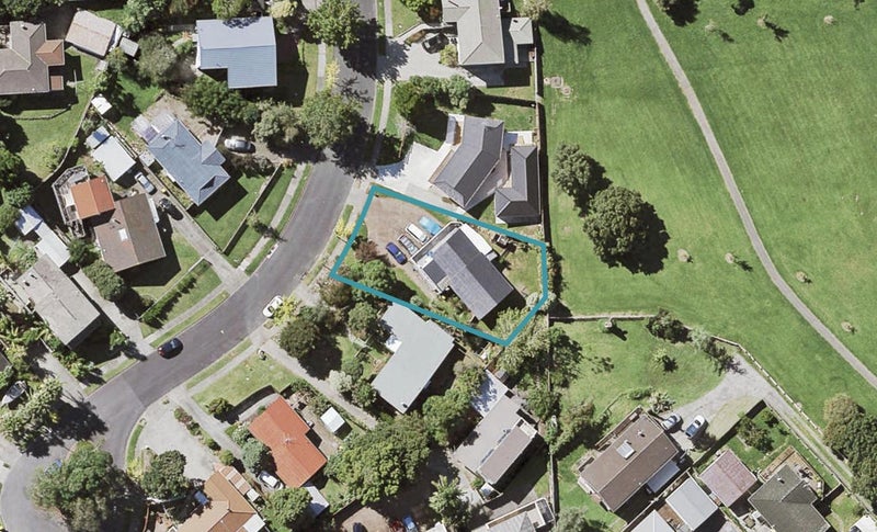 8 Bain Place, Bucklands Beach, Auckland - Carousel 1