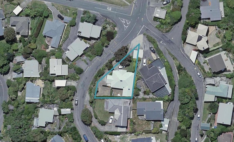 122 Nevay Road, Karaka Bays, Wellington - Carousel 1