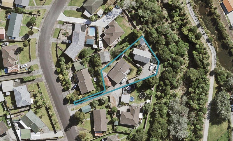 1/11 Serwayne Place, Sunnyvale, Auckland - Carousel 1