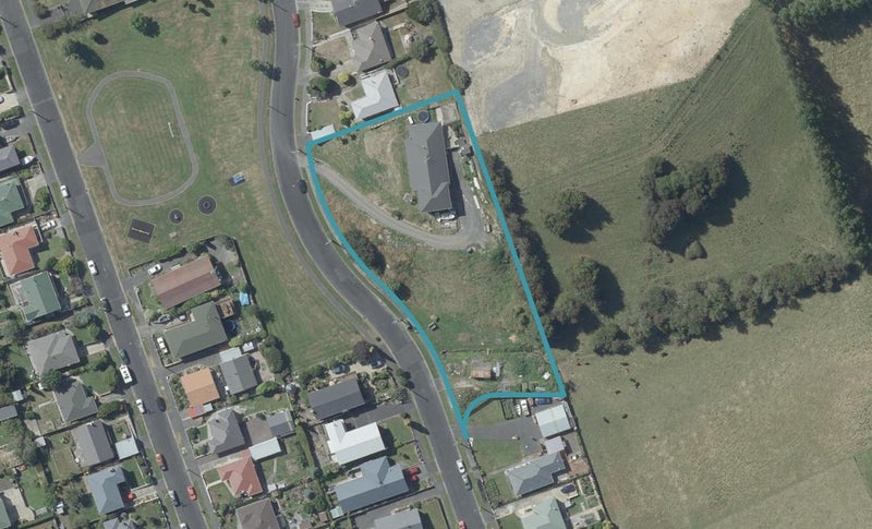 81 Elwyn Crescent, Green Island, Dunedin - Carousel 1