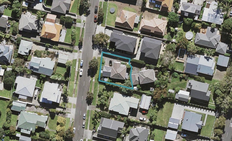 30 Queensway, Three Kings, Auckland - Carousel 1