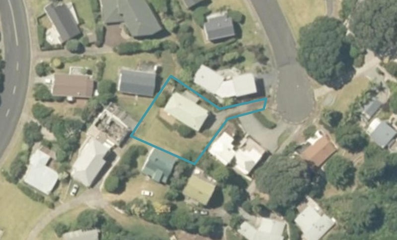 114 Oratia Place, Onemana, Whangamatā - Carousel 1