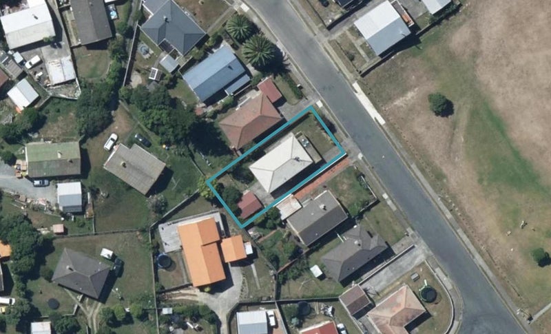 93 Rangituhi Crescent, Takapuwahia, Porirua - Carousel 1