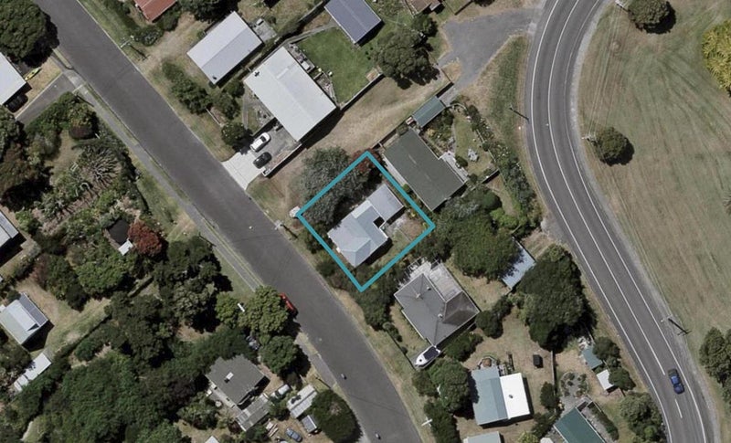 21 Heperi Street, Waikanae Beach, Waikanae - Carousel 1