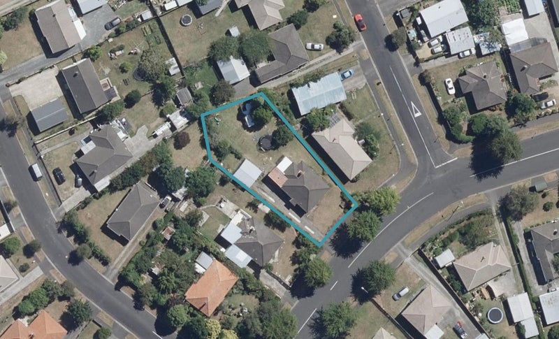 67 Holland Road, Fairfield, Hamilton - Carousel 1