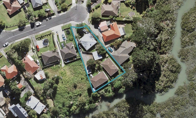 8 Bedford Street, Te Atatu South, Auckland - Carousel 1