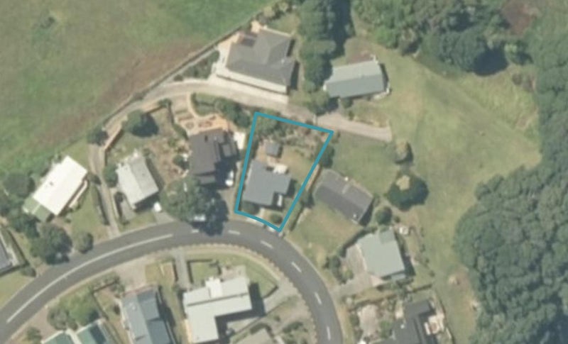 124 Bambury Place, Onemana, Whangamatā - Carousel 1