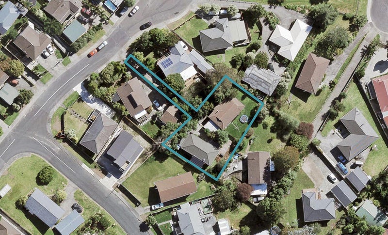 1/13 Landow Place, Henderson, Auckland - Carousel 1