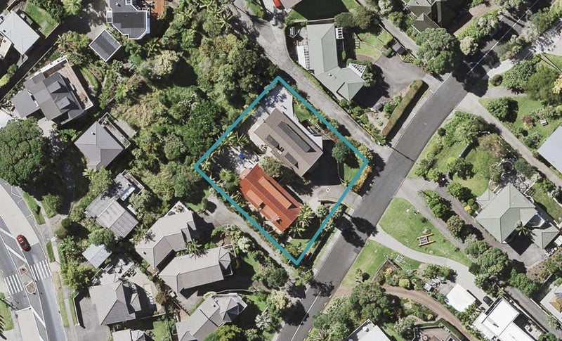 2/10 Braemar Road, Castor Bay, Auckland - Carousel 1