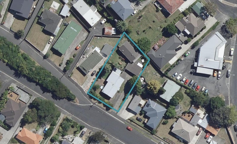 8B Carey Street, Maeroa, Hamilton - Carousel 1