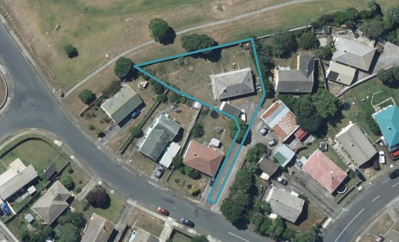 136 Rangituhi Crescent, Takapuwahia, Porirua - Carousel 1